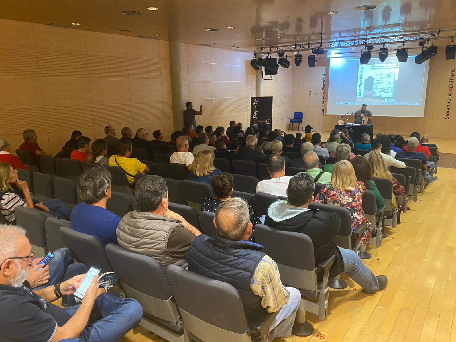 Presentación del libro “Tres amigos y un balón”